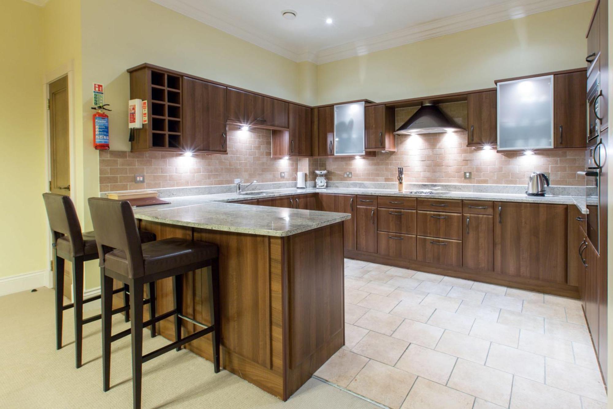 罗蒙湖金美伦堂首选酒店&度假村 亚历山德里亚 外观 照片 A modern kitchen