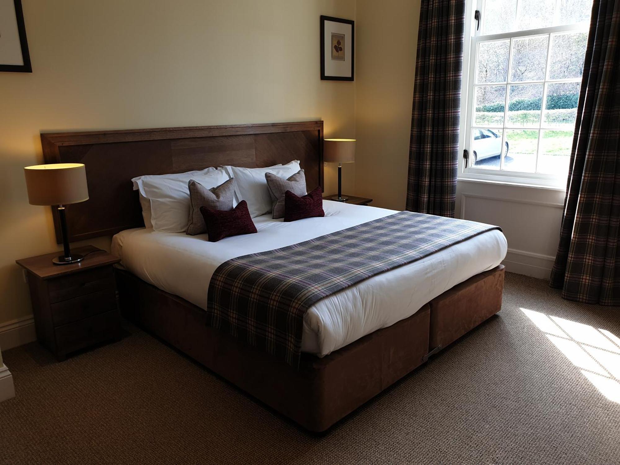 罗蒙湖金美伦堂首选酒店&度假村 亚历山德里亚 外观 照片 A bedroom at the hotel